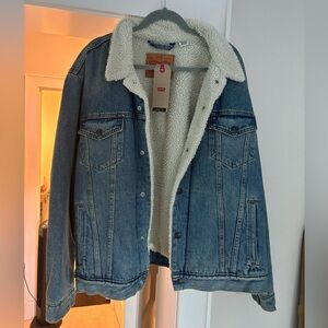 NWT Levi’s Sherpa Lined Denim Jacket